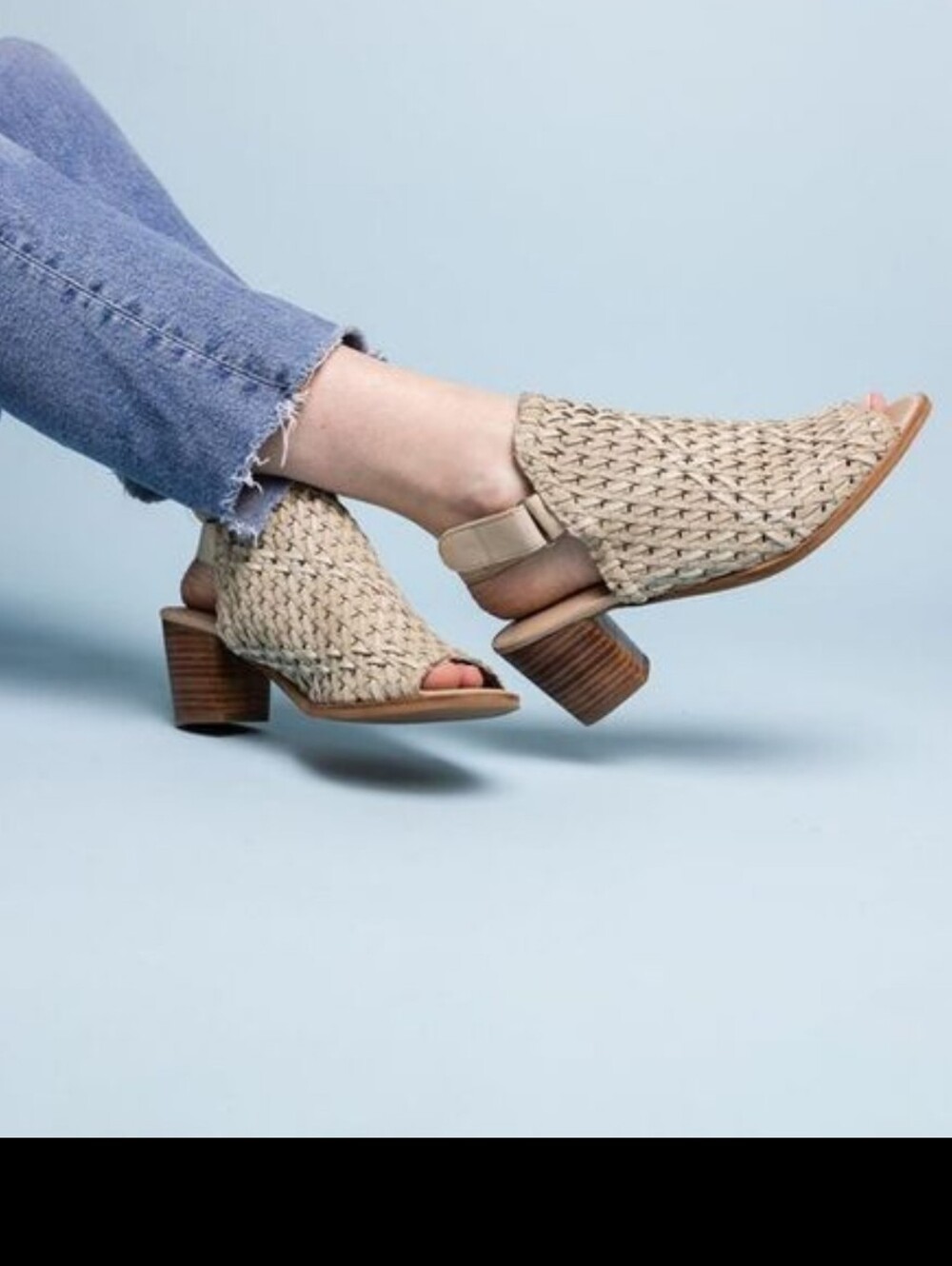 NIB Very Volatile Veronique Peep Toe Shoe in Stone
